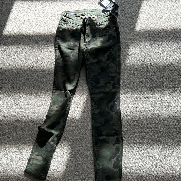 Brand new true religion camo jeans. Fits more like a 24 - Picture 2 of 3